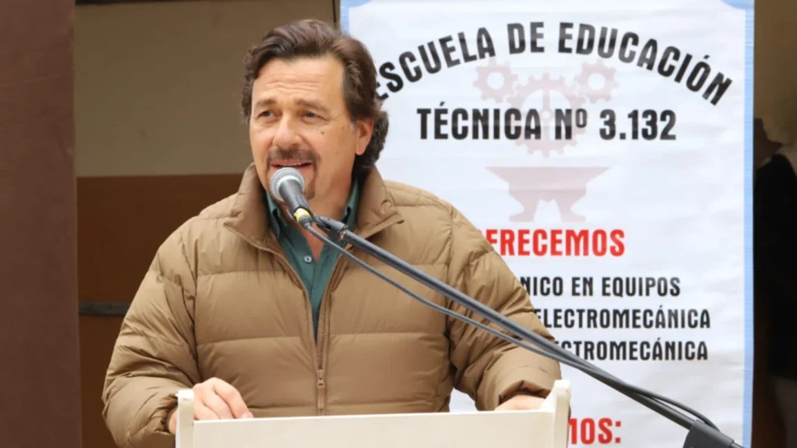 Gustavo Sáenz:  “Ahora dicen que con un voucher van a poder estudiar. Es una gran mentira, una utopía”