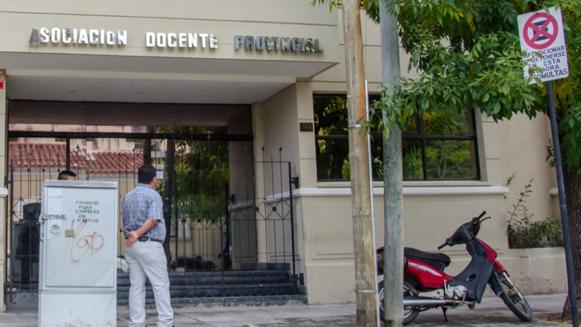 Denuncian a cinco docentes por agredir en la ADP