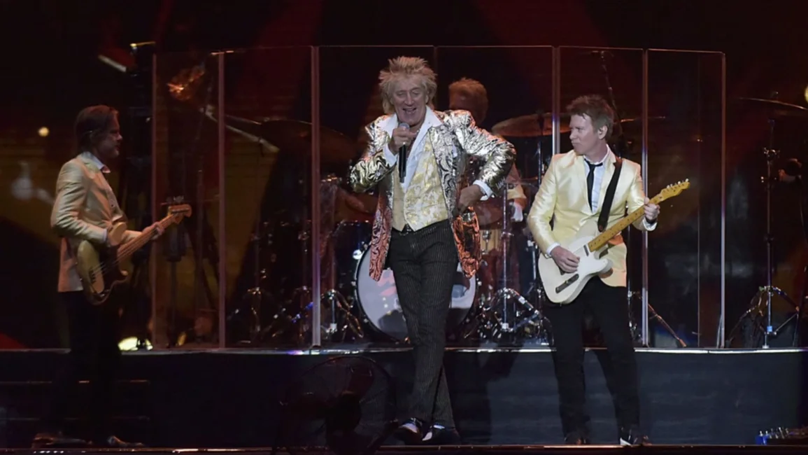 Rod Stewart deslumbró en su show y después se fue de compras a una  ferretería