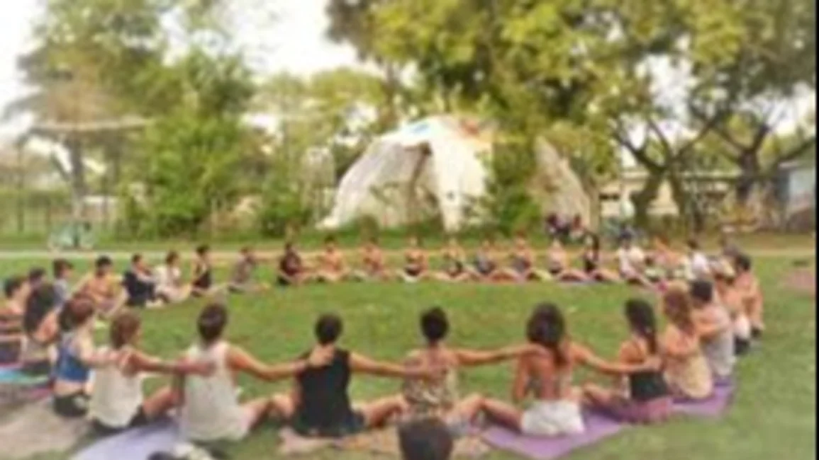 Compartiendo yoga, meditación y alimentación vegetariana