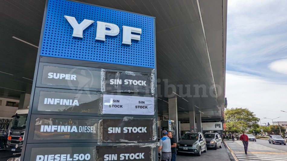  Estacioneros cruzaron a Royón por la creciente escasez de combustibles