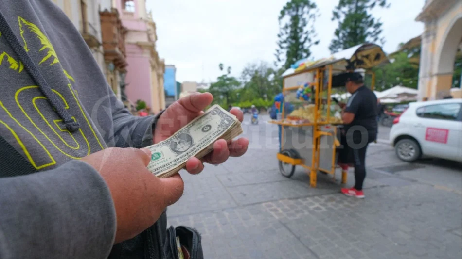 Otra suba del dólar blue en Salta: la divisa paralela cerró la semana arriba de los $900