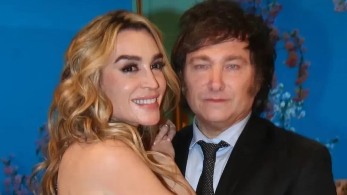 La curiosa foto de Fátima Florez y Javier Milei dándose un beso que impactó a todos