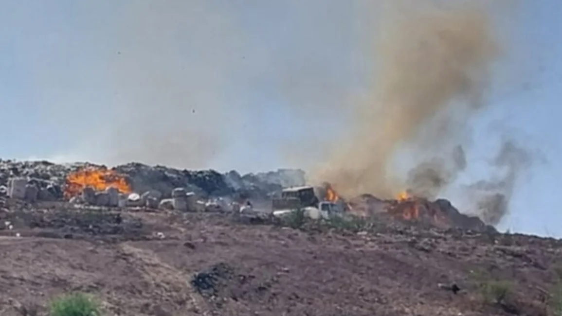  El fuego arrasa con toneladas de basura de la trinchera 1 del relleno sanitario San Javier