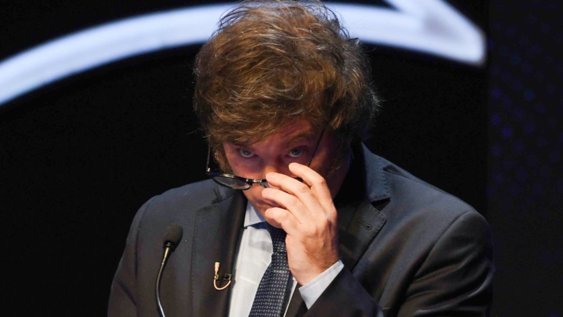 Milei acusó al Gobierno de intentar proscribirlo y pidió que Massa rinda un examen de economía 