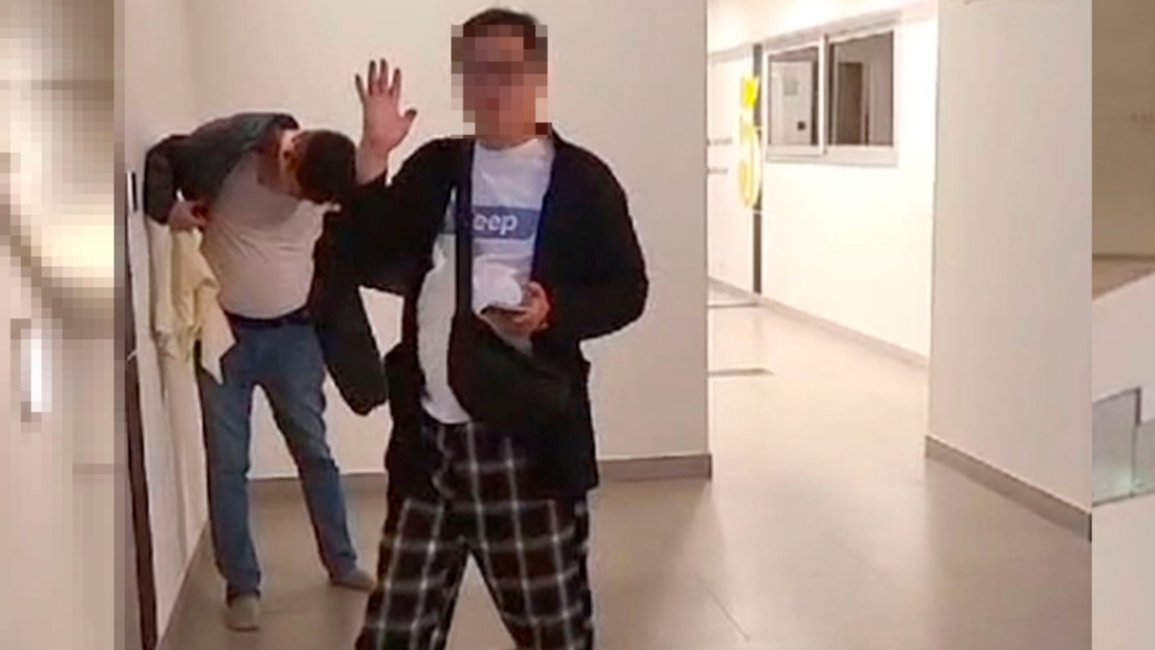 Cinco coreanos golpearon a una mujer en un edificio céntrico