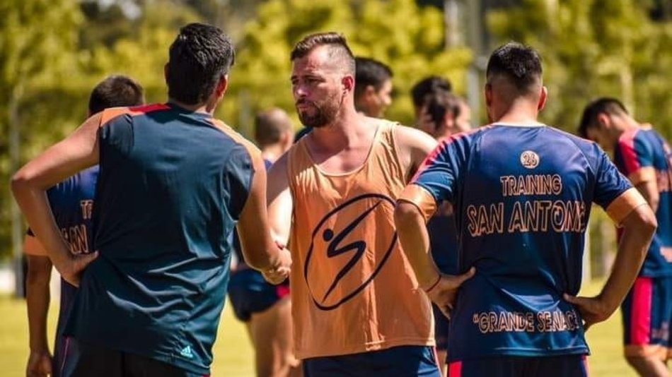 San Antonio-Mitre arrancan el Regional Amateur a puro clásico