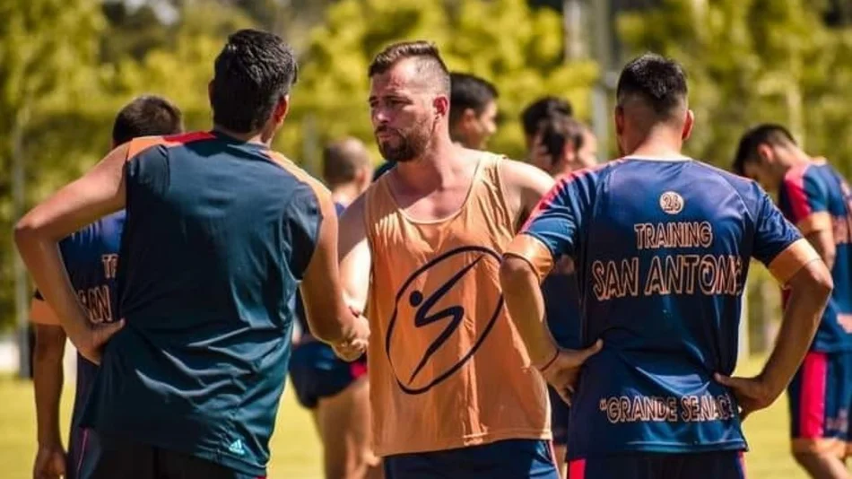 San Antonio-Mitre arrancan el Regional Amateur a puro clásico