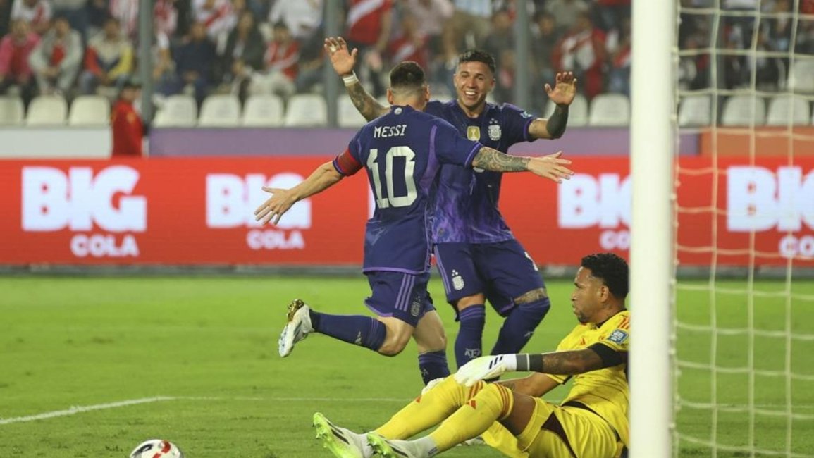 ¡ARGENTINA MÁS LÍDER QUE NUNCA! Gracias al doblete de Messi, la Selección ganó 2 a 0 en Perú 