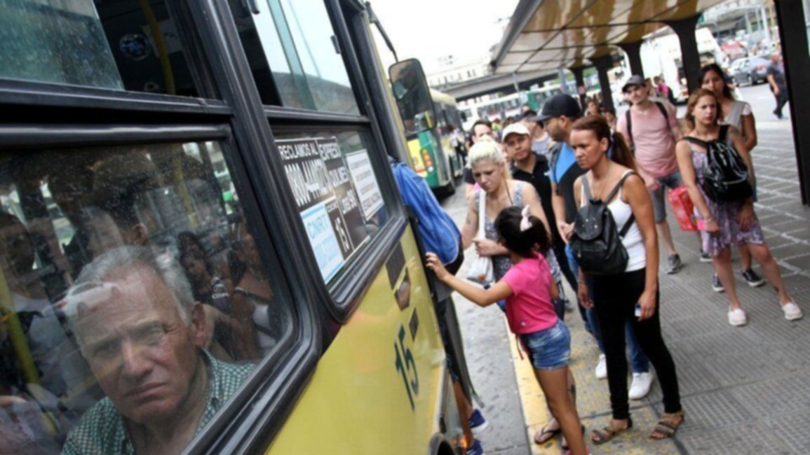 Desde mañana se podrá renunciar al subsidio nacional en pasajes de colectivos y trenes