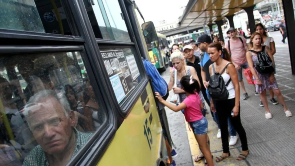 Desde mañana se podrá renunciar al subsidio nacional en pasajes de colectivos y trenes