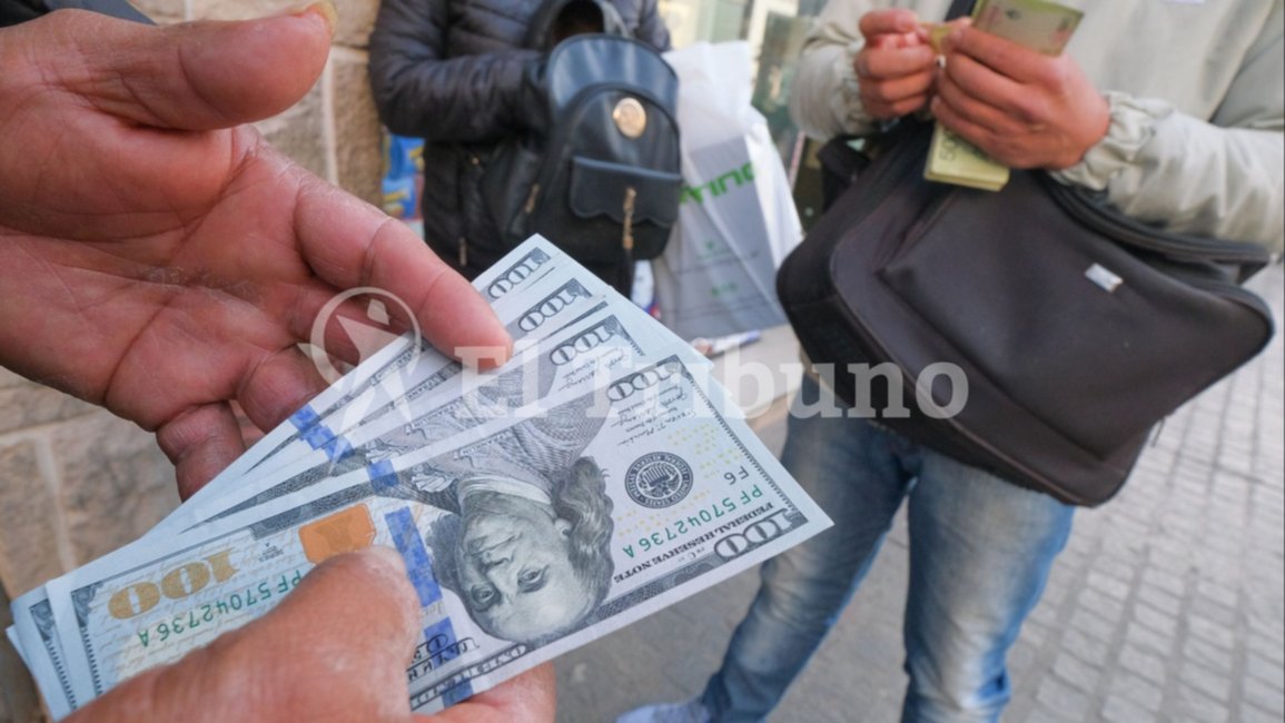 El dólar blue en Salta se mantiene por arriba de los mil pesos