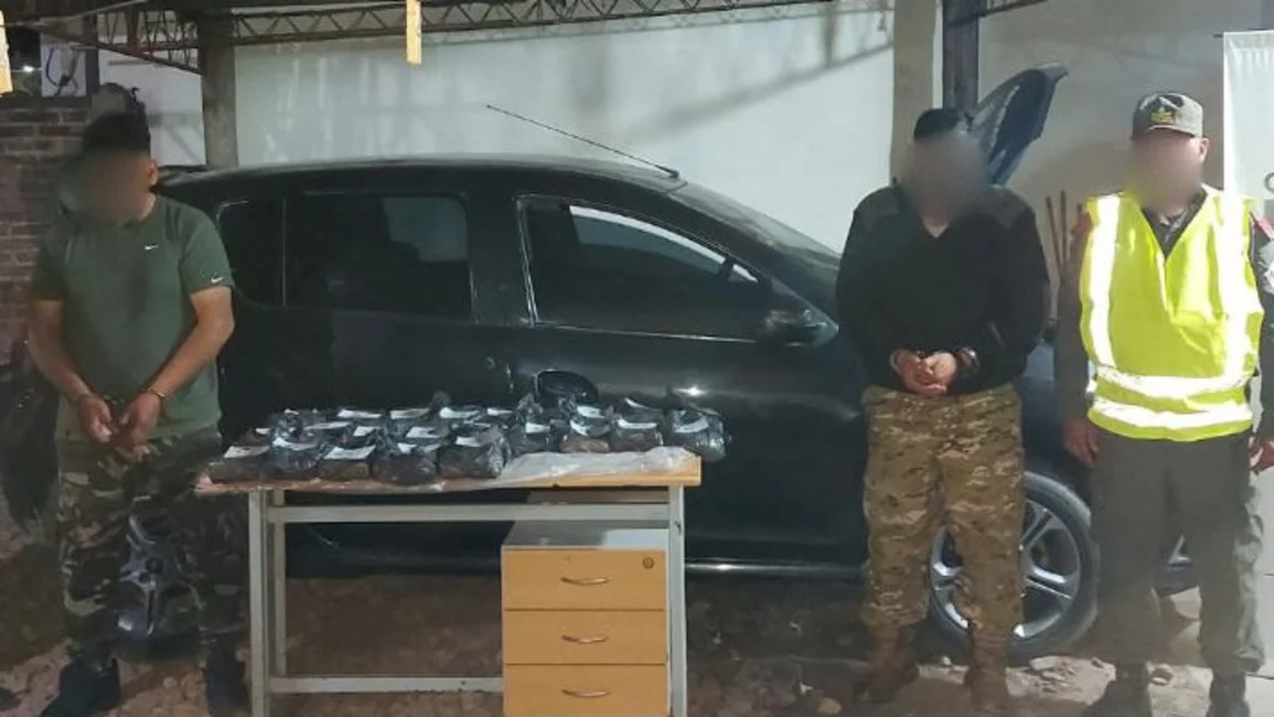  Llevaban 23 kilos de cocaína en el tanque de combustible