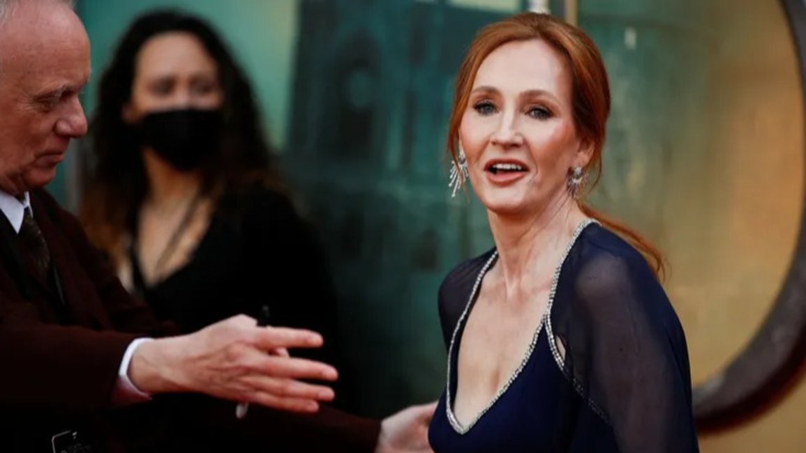J.K. Rowling dice que "felizmente" iría a prisión por sus opiniones transgénero