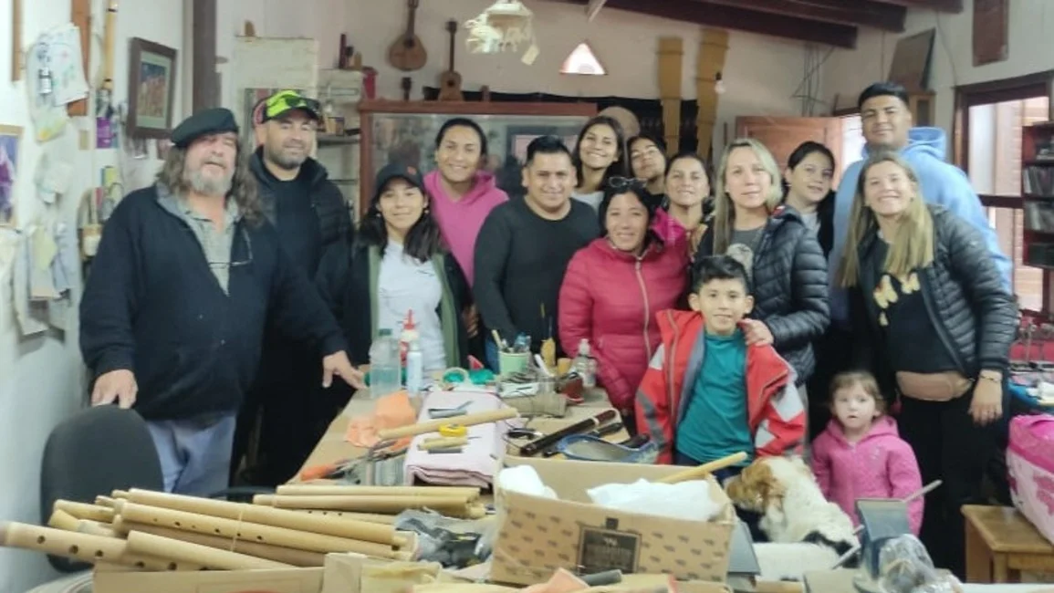 Taller en Cafayate sobre técnicas antiguas de luthería