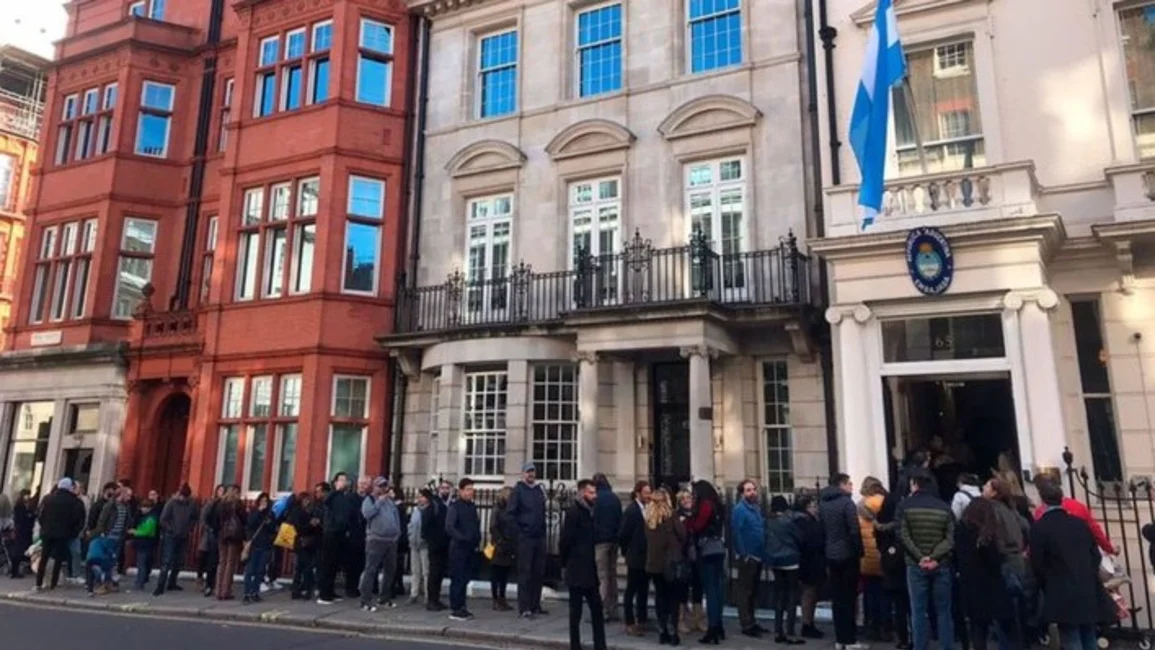 Casi 436 mil residentes en el exterior podrán votar mañana
