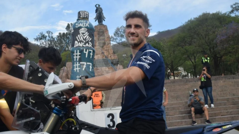 VIDEO. Cálida bienvenida y festejo para Luciano Benavides en el monumento a Güemes