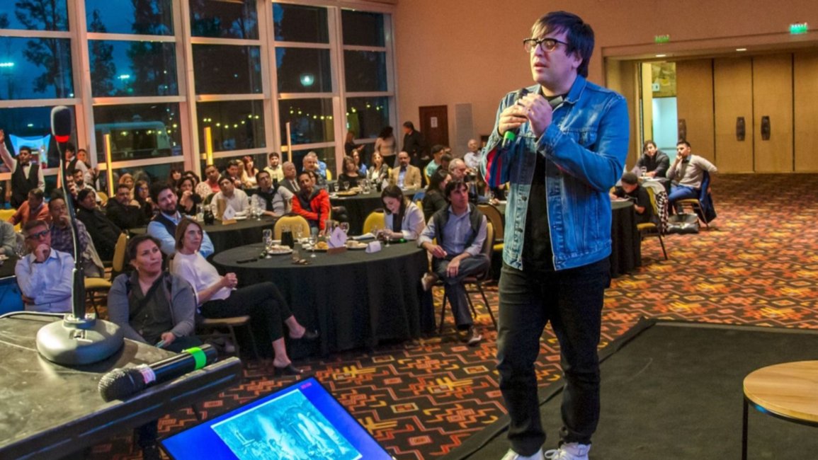 "Desde hace mucho tiempo, nuestra especie usa tecnología"