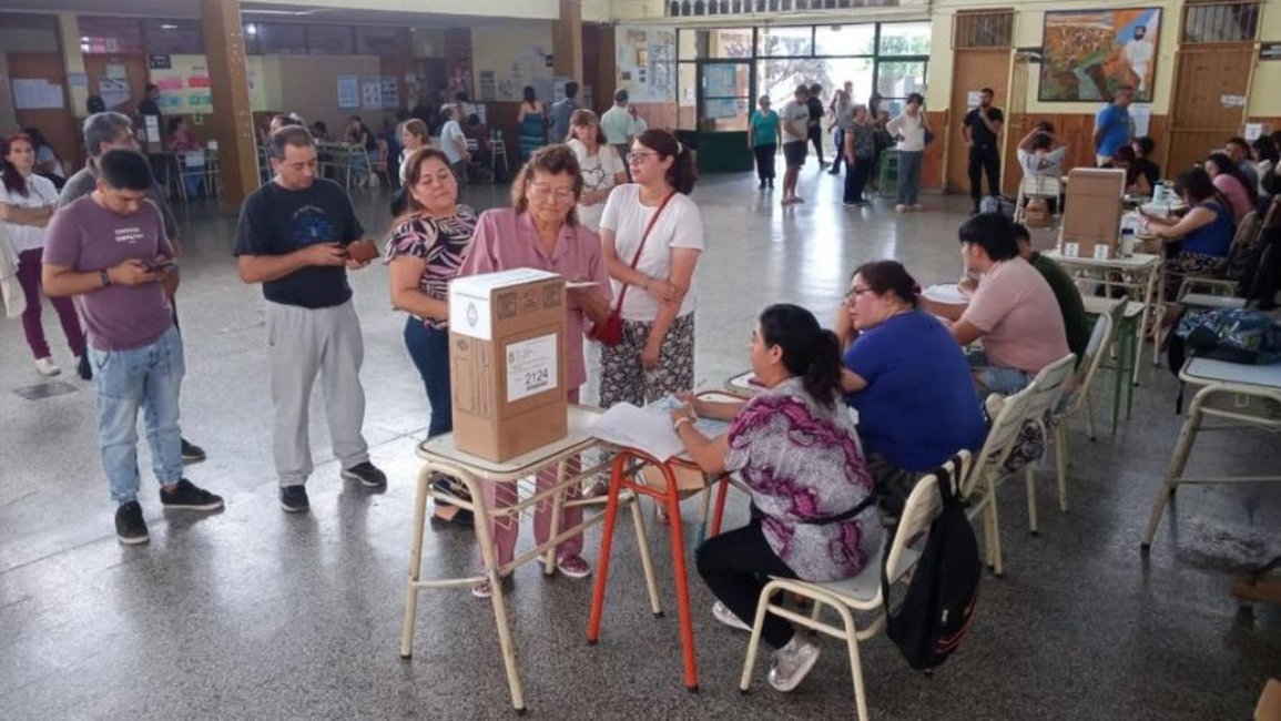 ELECCIONES 2023. EN VIVO. Emilia Orozco denunció que rompieron boletas de La Libertad Avanza