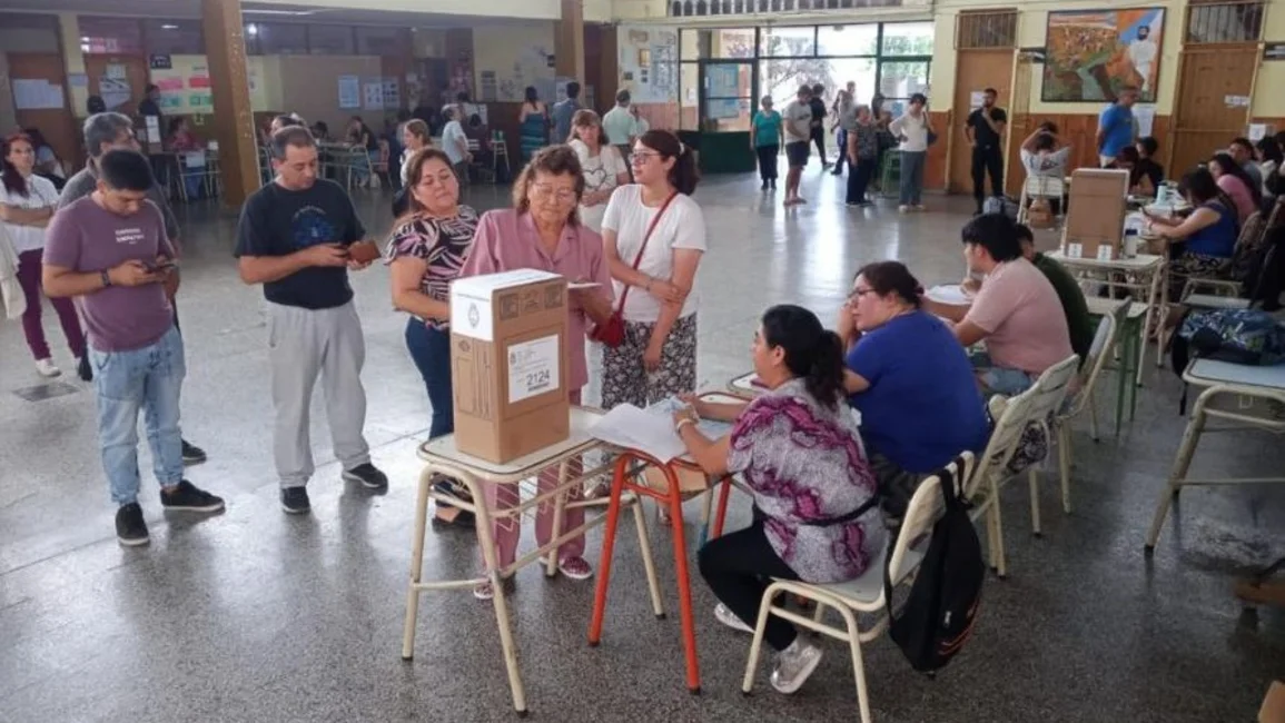 ELECCIONES 2023. EN VIVO. Emilia Orozco denunció que rompieron boletas de La Libertad Avanza