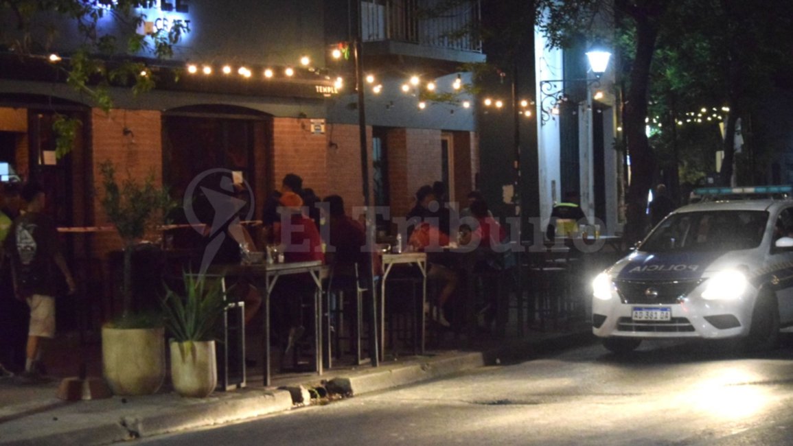 VIDEO. Le disparó a los empleados de un bar del Paseo Güemes porque no lo atendieron