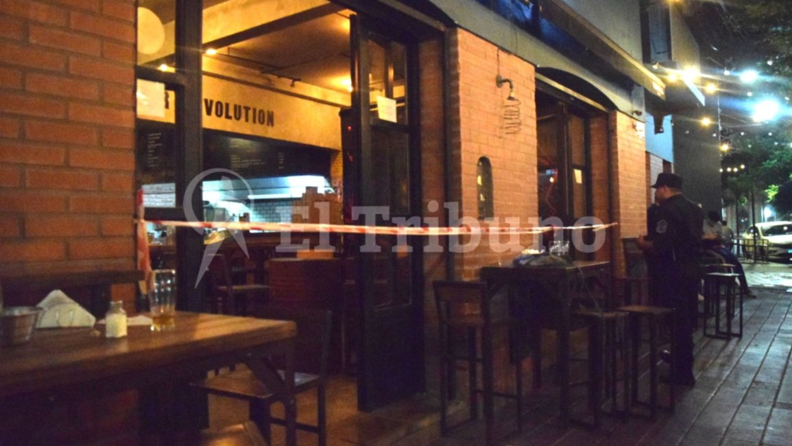 Ordenan detener al hombre que le disparó a los empleados de un bar en el Paseo Güemes