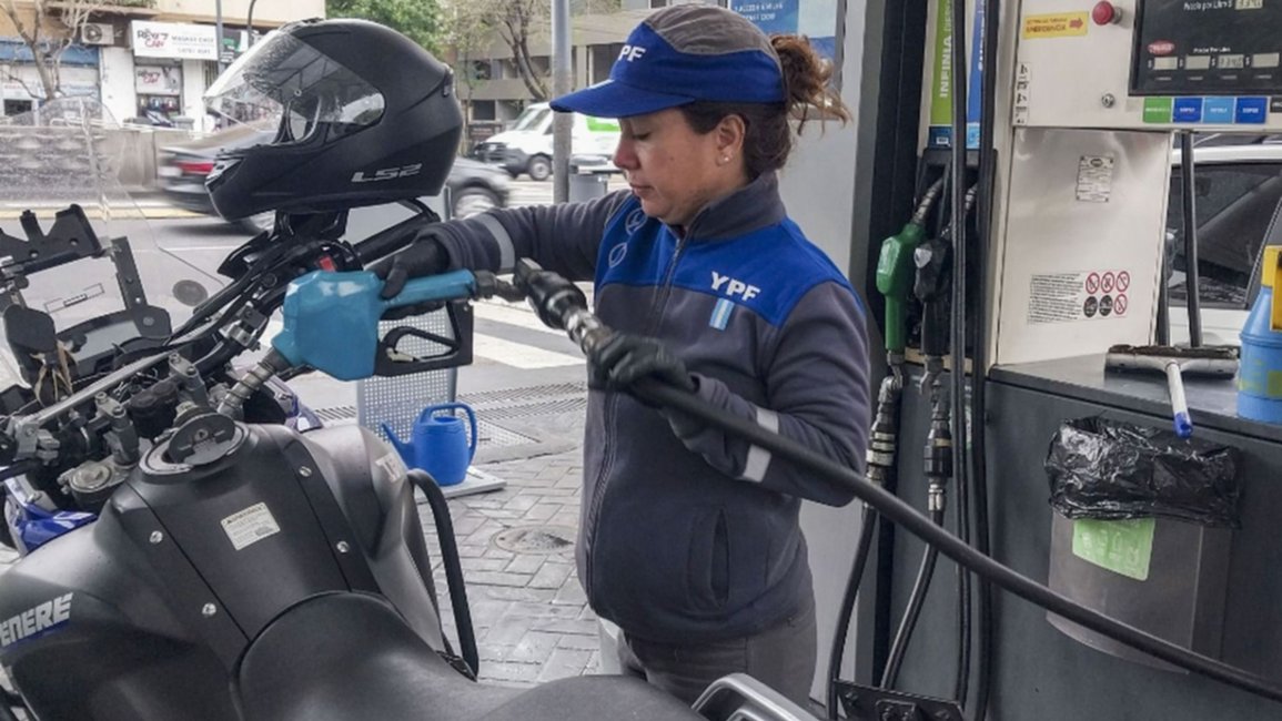 Sin previo aviso, YPF subió sus precios