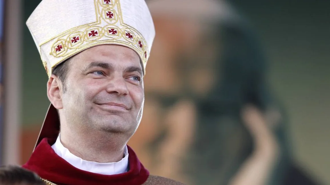 El papa aceptó la renuncia obispo polaco que tuvo una fiesta sexual en su diócesis