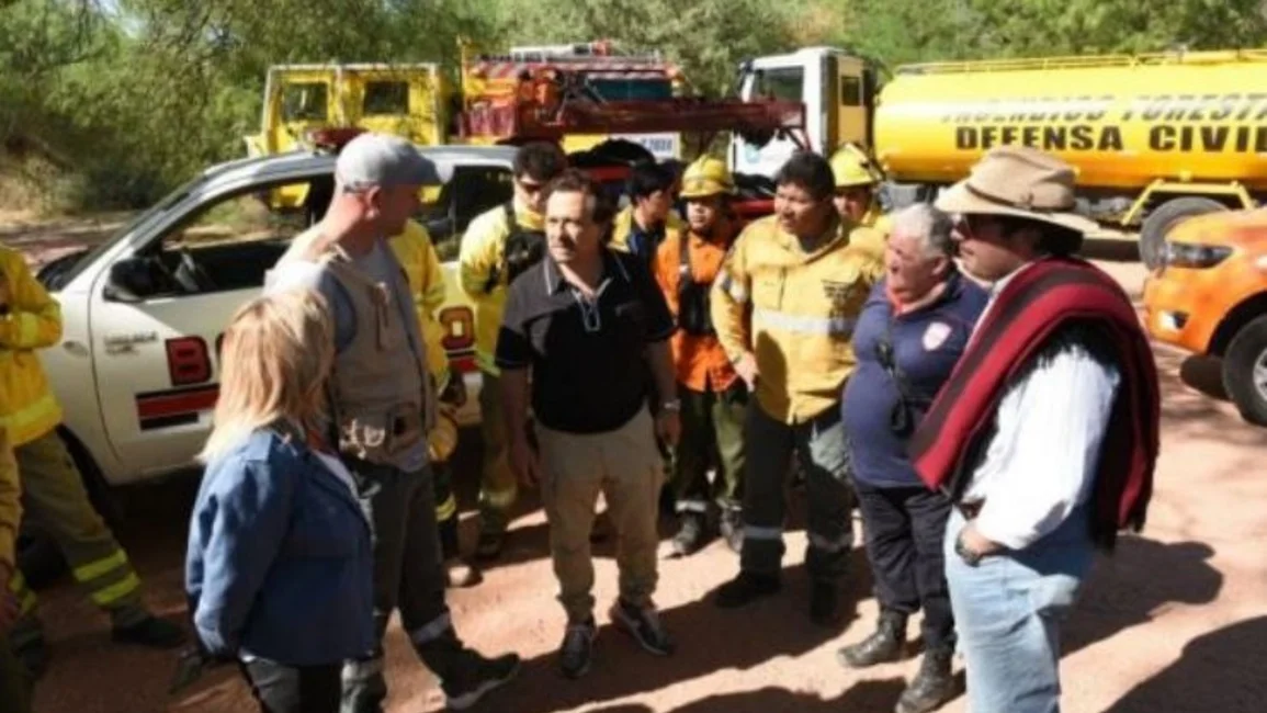 Incendios en Cafayate: el gobernador Gustavo Sáenz recorrió la zona afectada