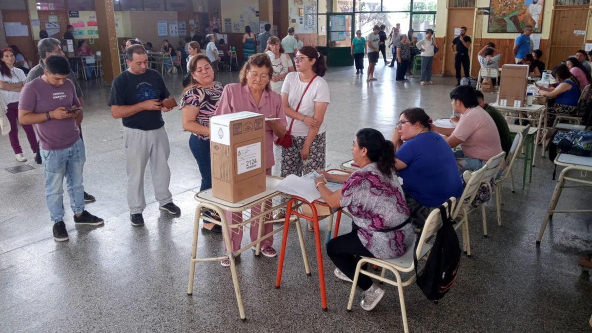  Massa y Milei, la polarización ante una sociedad descreída que debe decidir
