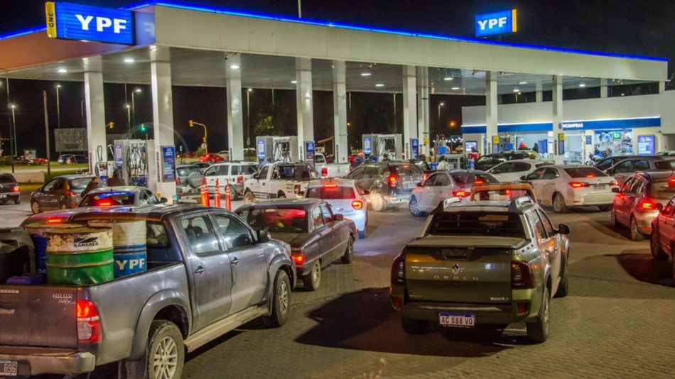 Estacioneros afirman que hay un avance hacia el "normal abastecimiento de combustibles"