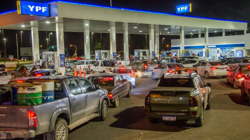Estacioneros afirman que hay un avance hacia el "normal abastecimiento de combustibles"