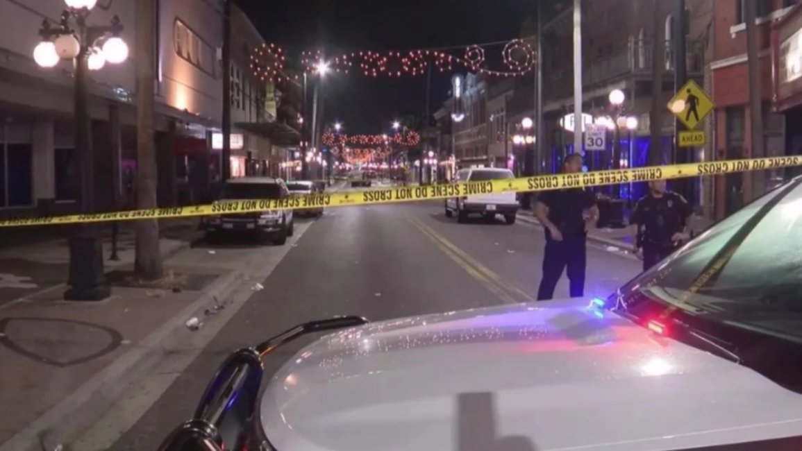 Dos muertos y 18 heridos en un tiroteo en medio de una fiesta de Halloween en EEUU
