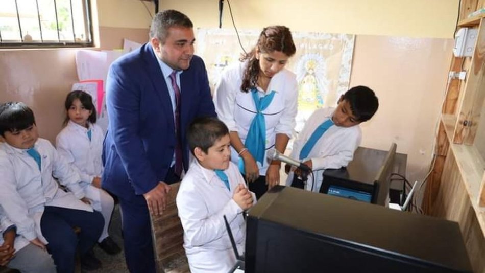 Gran reapertura de la radio escolar "La Wence"