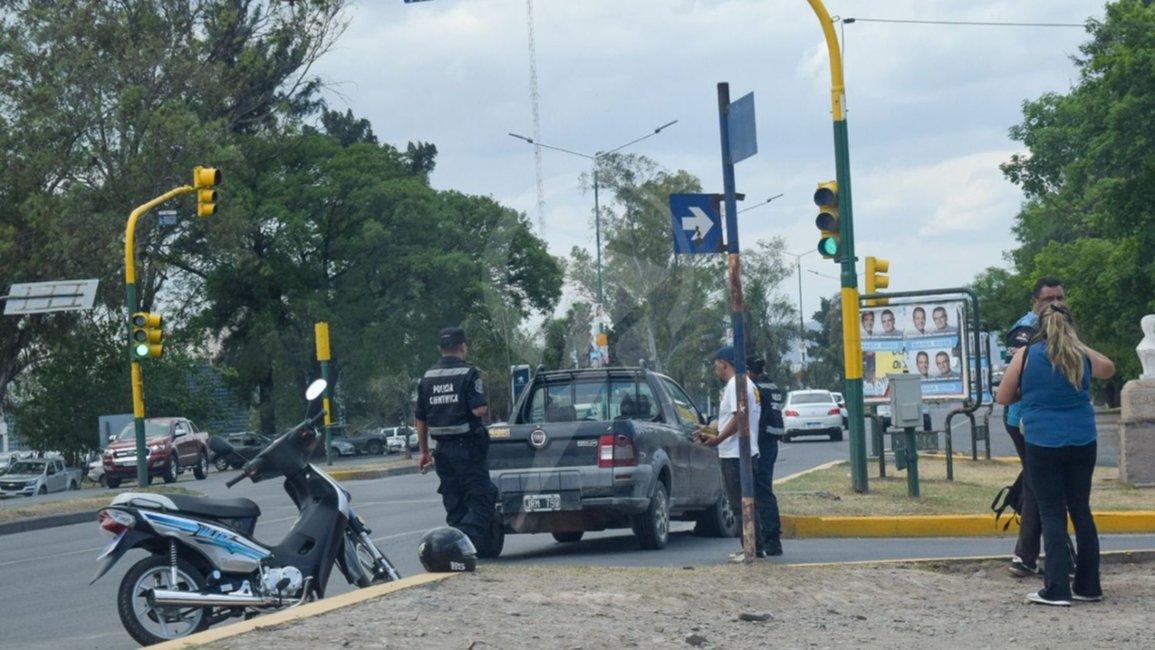 Tránsito cortado momentáneamente en Av. Paraguay por un choque