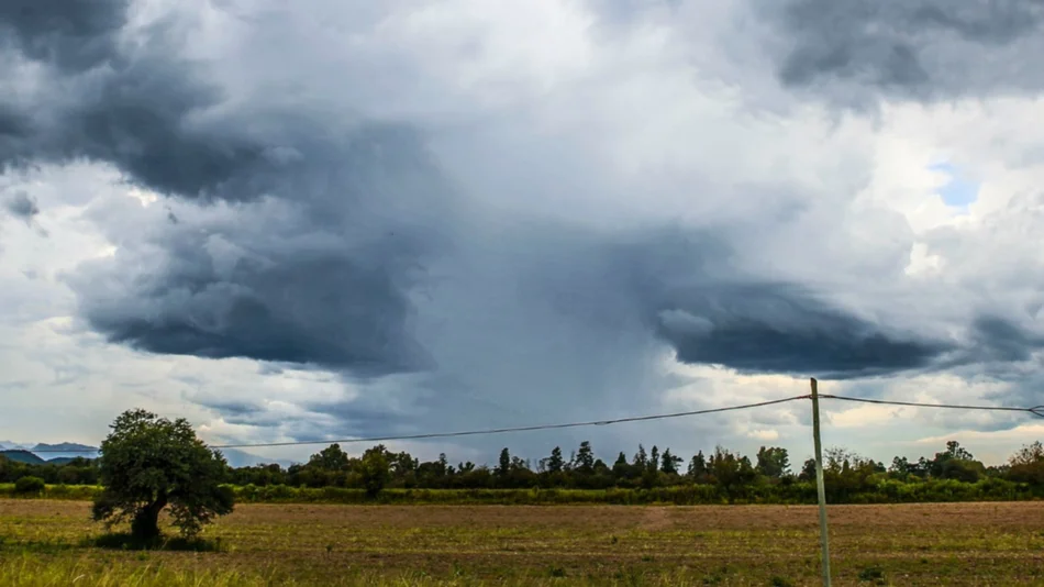 El clima en Salta con viento, algunas gotas y granizo 