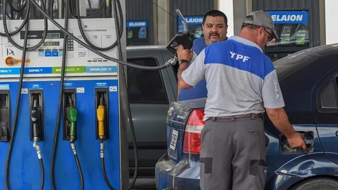 Petroleras presentaron un plan al Gobierno, pero sigue la escasez
