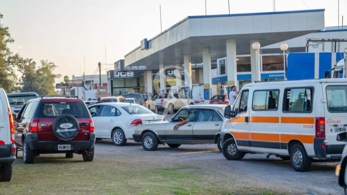 Falta de combustibles: Estacioneros dicen que la situación se normalizará esta semana, hoy de nuevo hubo largas filas en Salta