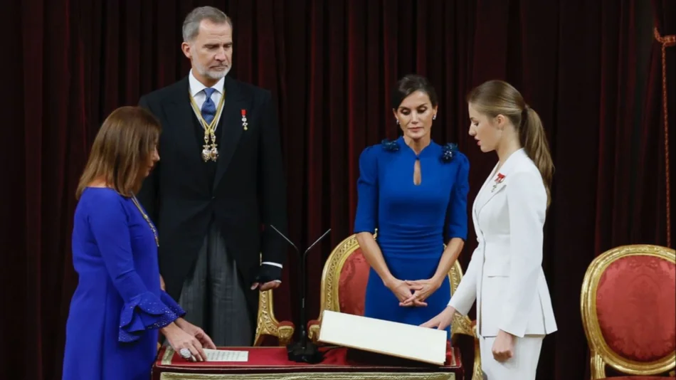 Ya está habilitada para ser reina: la princesa Leonor juró lealtad a una España dividida