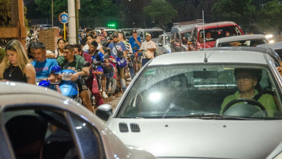 Pese a la escasez de nafta, desde mañana aumenta en todo el país