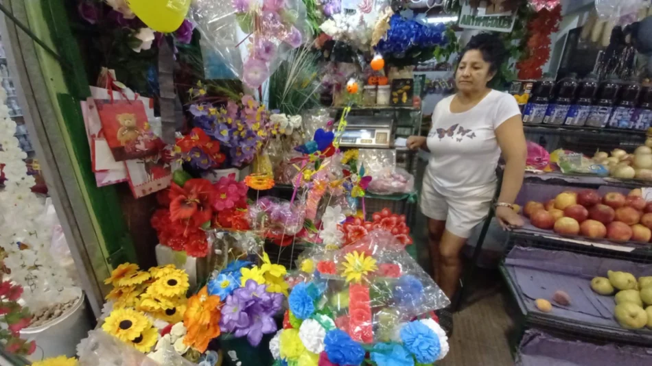 Buscando las ofrendas para la mesa de los santos difuntos