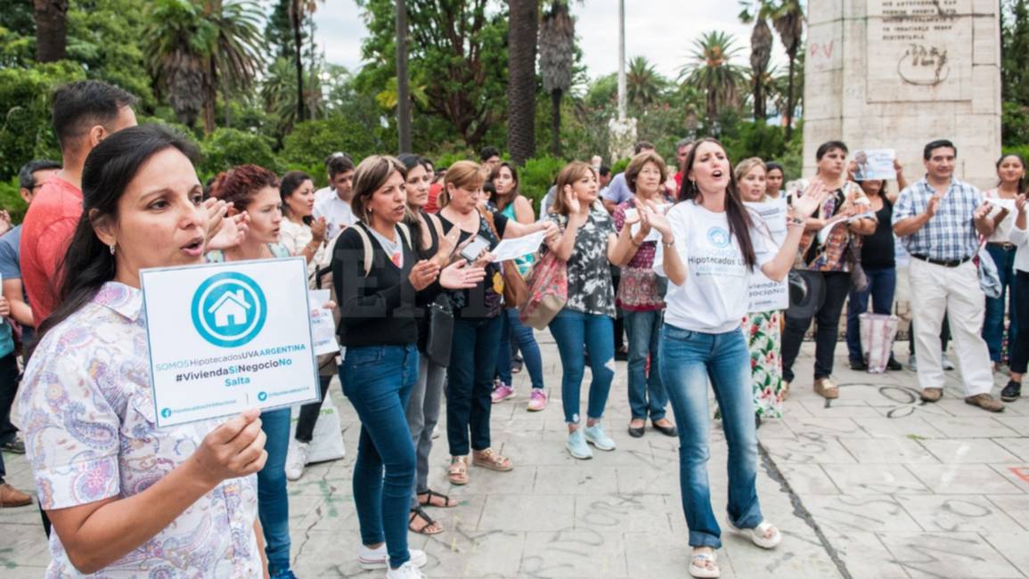 Insostenible: en 5 años cuotas de créditos UVA subieron 4.354%