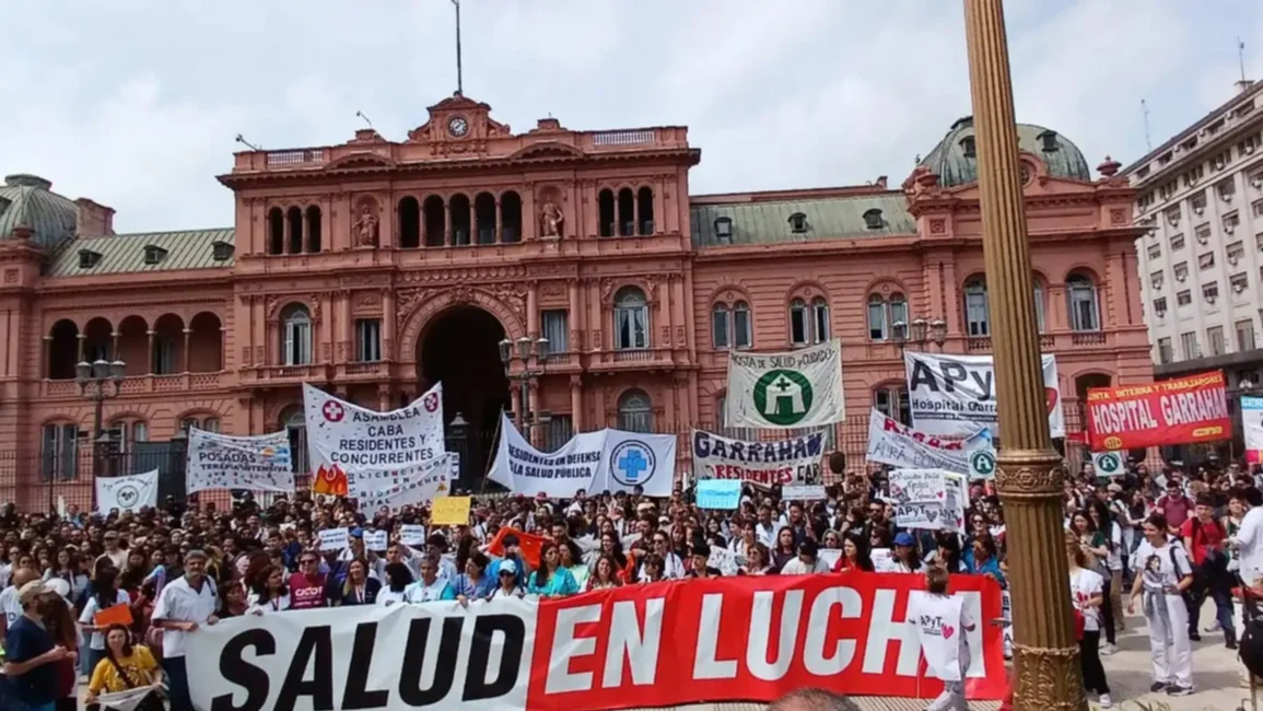 Médicos del Hospital Garrahan marcharon a Plaza de Mayo