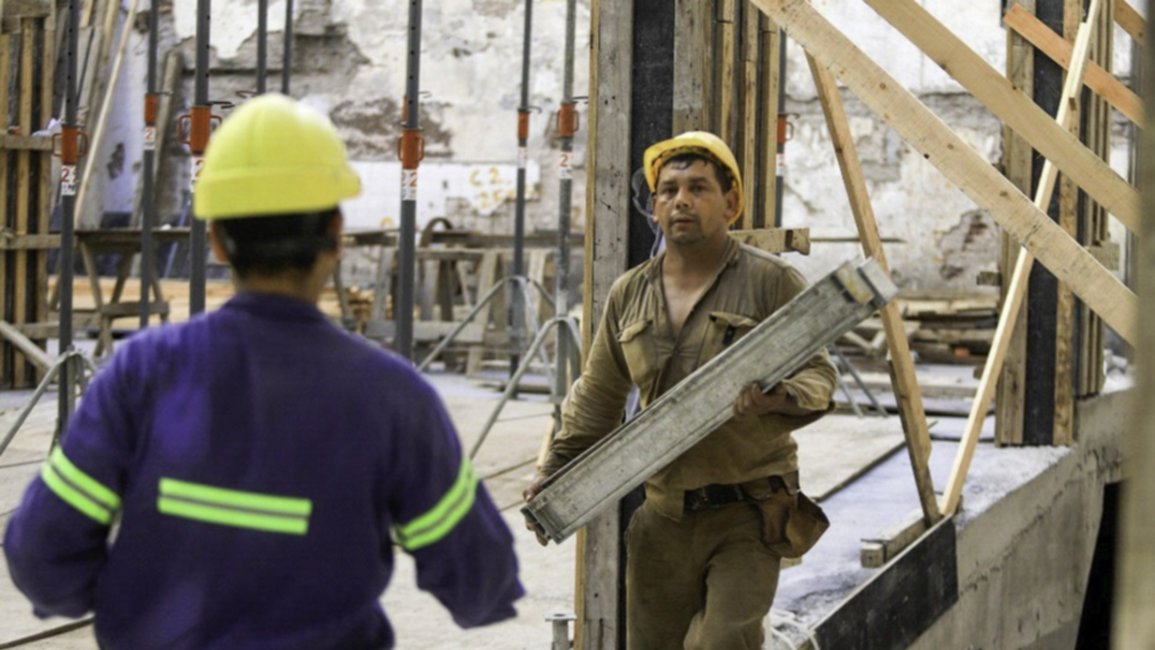 Retroceso de la industria y fuerte caída de la construcción
