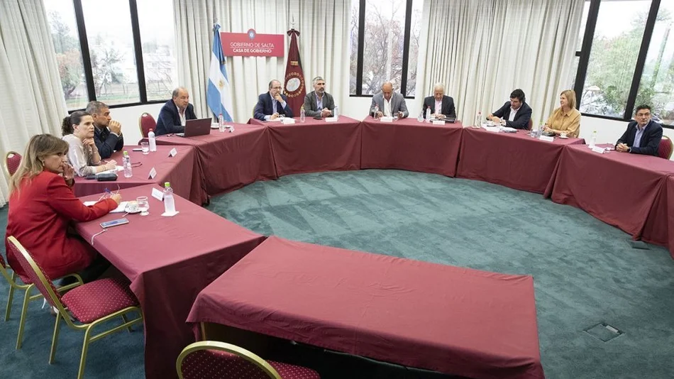 Dengue, obras y PASO, temás que analiza el Gobierno salteño