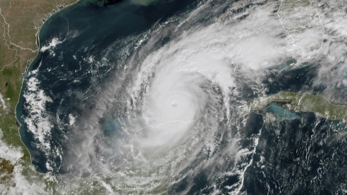 A horas de tocar tierra en Florida, el huracán Milton bajó a categoría 3 