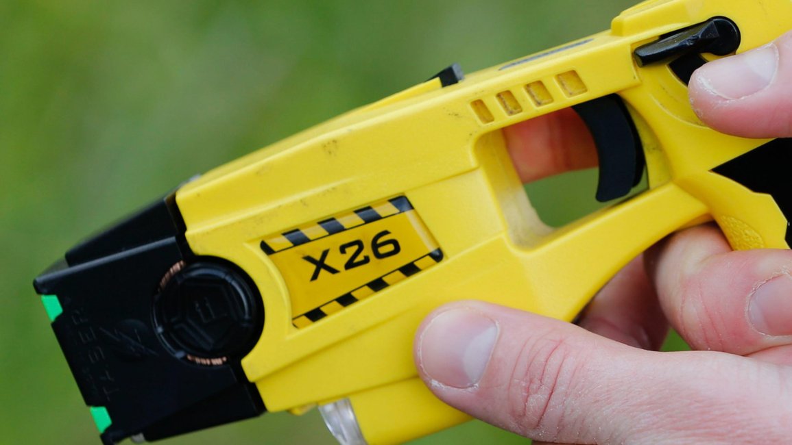 Pistolas Taser en estaciones de trenes y en terminales
