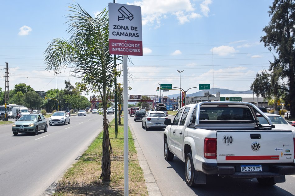 Se activaron 24 cámaras de fotomultas en la ciudad y están en período de prueba