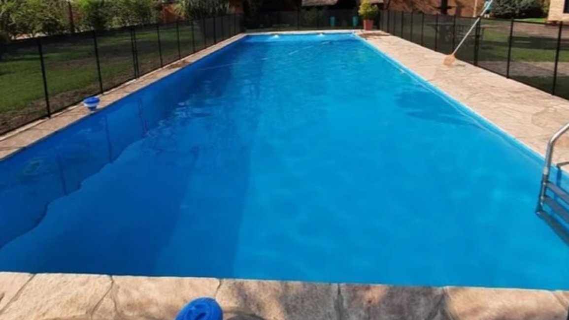 Horror en Córdoba: un niño de dos años cayó a la pileta y murió ahogado
