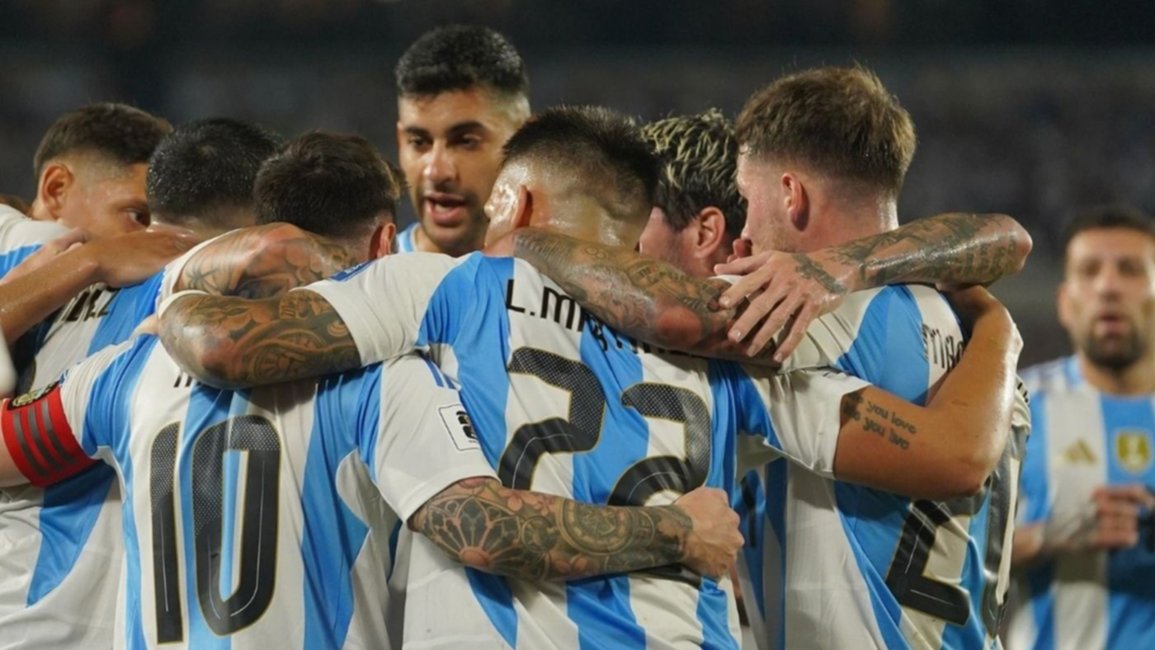 VIDEOS. La Selección Argentina goleó a Bolivia con un triplete de  Lionel Messi y volvió a la punta en soledad